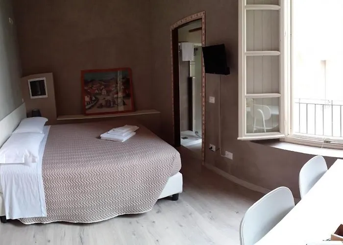 게스트하우스 Adelphia 구아스탈라