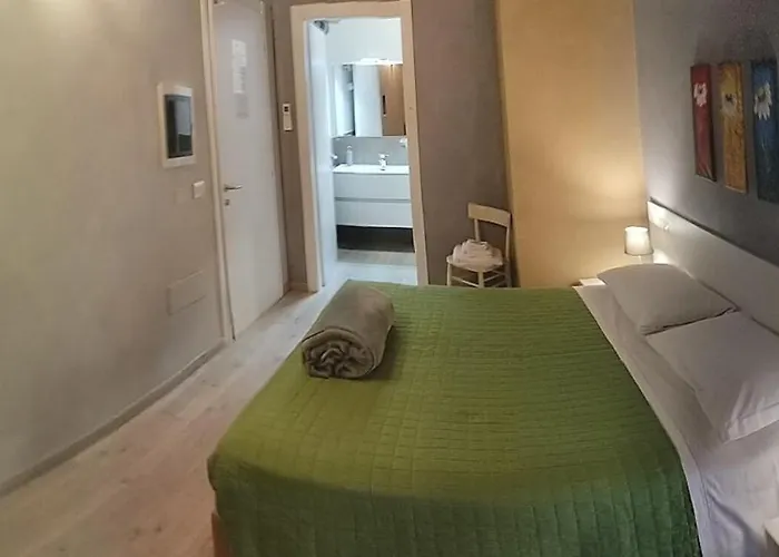 Adelphia 3* 구아스탈라